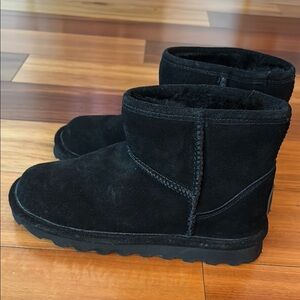 NWOT Bearpaw Black Suede Boots